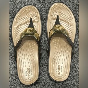 CROCS Women's Size 6 Dial Comfort Thong Sandals Brown & Gold Flip Flops